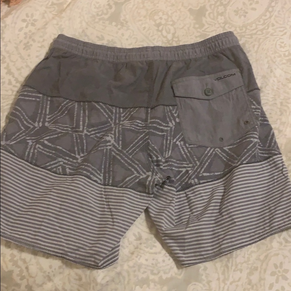 Volcom men's swim trunks XL - Picture 3 of 5